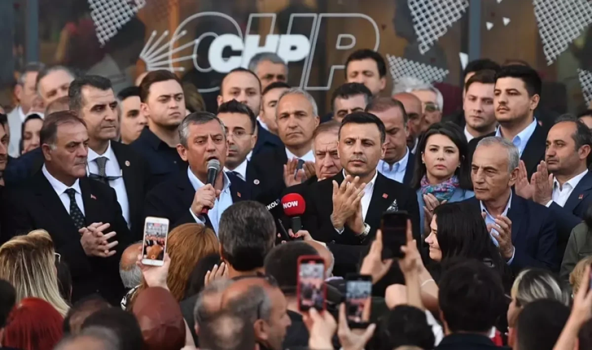 CHP İstanbul’da mahkeme kararı: Özgür Çelik görevden alındı, Gürsel Tekin kayyum olarak atandı