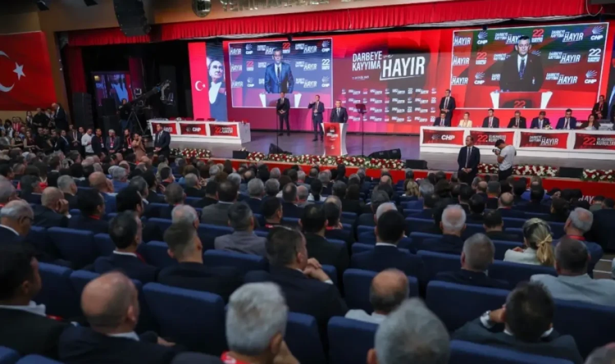 CHP’nin 22. Olağanüstü Kurultayı’nda Yeniden Özgür Özel