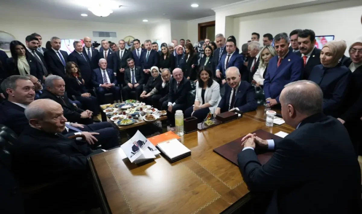 Erdoğan’dan Meclis’te Sürpriz Görüşme: Liderlerle Samimi Buluşma